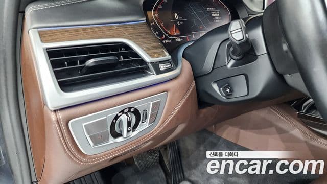 BMW 7 Series 2019 — Photo 37/42