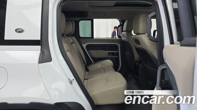 Land Rover Defender 2020 — Фото 12/20