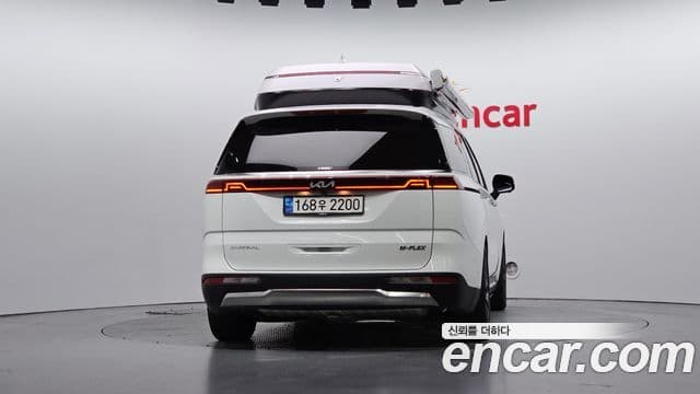 Kia Carnival 2023 — ფოტო 4/20