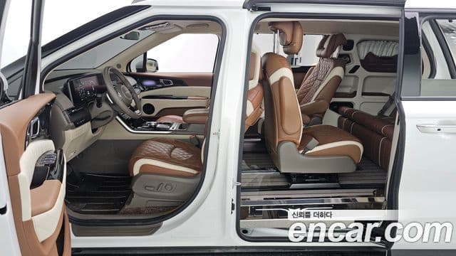 Kia Carnival 2023 — ფოტო 17/20