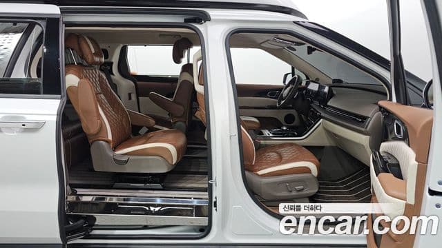 Kia Carnival 2023 — ფოტო 18/20
