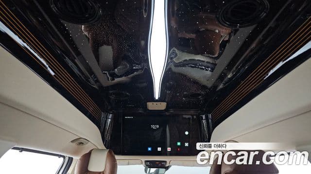 Kia Carnival 2023 — ფოტო 19/20