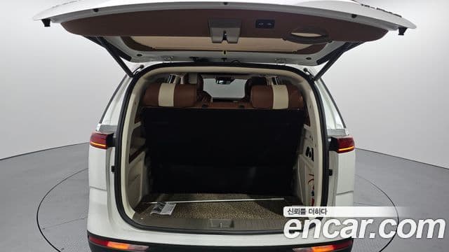 Kia Carnival 2023 — ფოტო 20/20