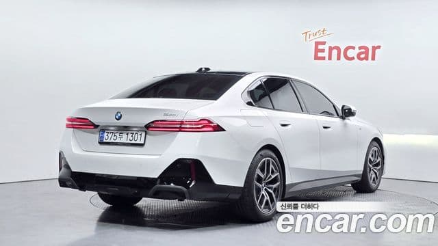 BMW 5 Series 2023 — фото 2 из 20