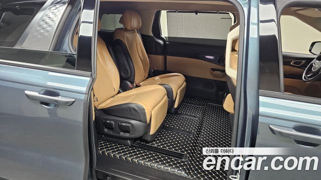 Kia Carnival 2021 — ფოტო 11/20
