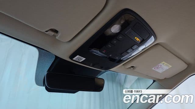 Kia Carnival 2021 — ფოტო 18/20