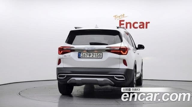 Kia Seltos 2022 — ფოტო 4/20