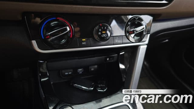 Kia Seltos 2022 — ფოტო 18/20