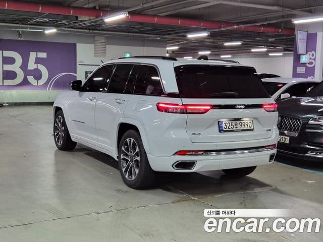 Jeep Grand Cherokee 2022 — ფოტო 2/20