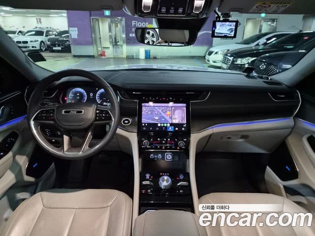 Jeep Grand Cherokee 2022 — ფოტო 7/20