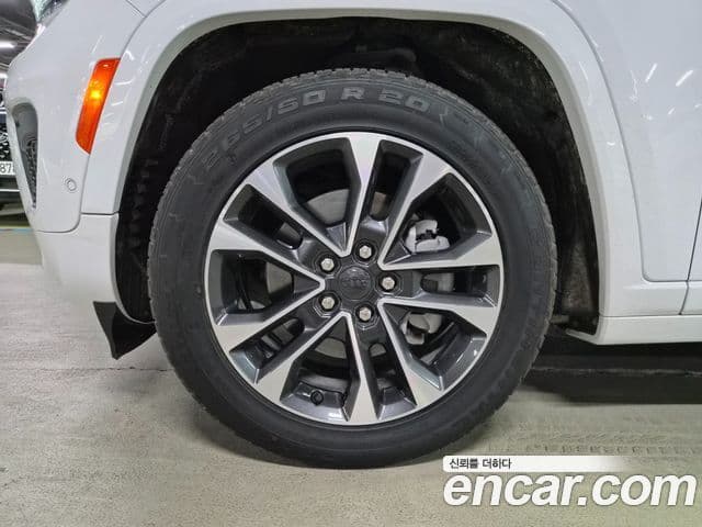 Jeep Grand Cherokee 2022 — ფოტო 16/20