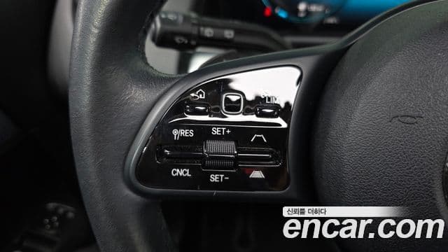 Mercedes-Benz GLB-Class 2021 — Şəkil 15/20