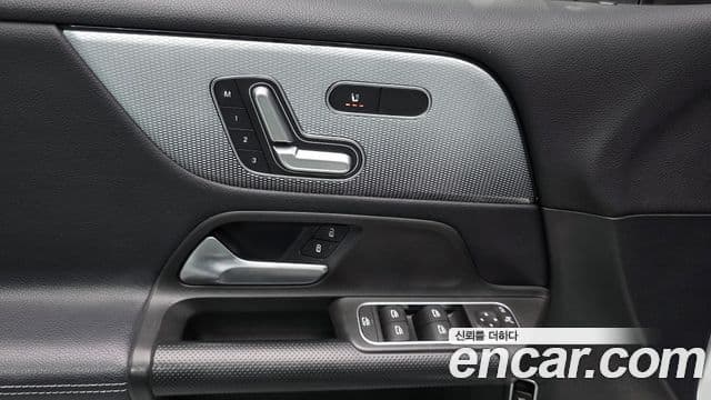 Mercedes-Benz GLB-Class 2021 — Şəkil 17/20