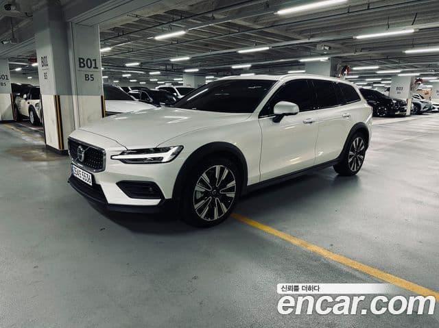 Volvo V60 Cross Country 2024 — Şəkil 1/20
