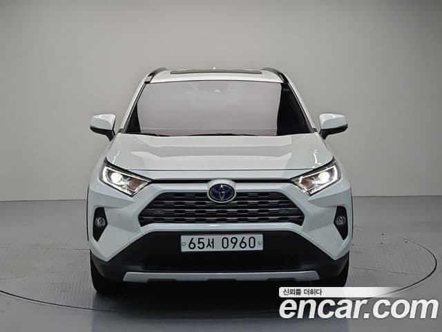 Toyota RAV4 2019 — ფოტო 15/20