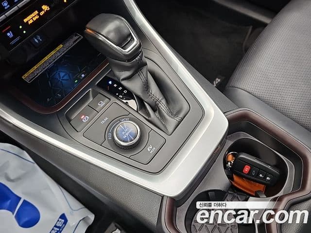 Toyota RAV4 2019 — ფოტო 2/20