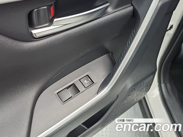 Toyota RAV4 2019 — ფოტო 1/20