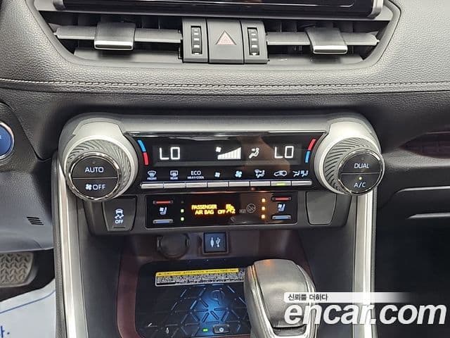 Toyota RAV4 2019 — ფოტო 19/20