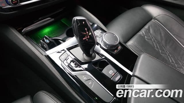 BMW 5 Series 2019 — Şəkil 9/20