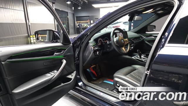 BMW 5 Series 2019 — Şəkil 10/20