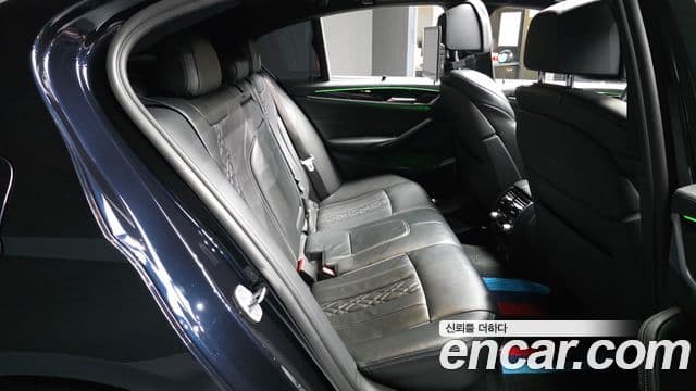 BMW 5 Series 2019 — Şəkil 12/20