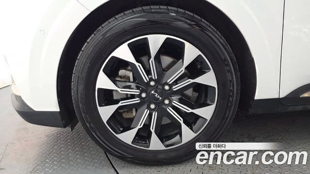 Kia Carnival 2022 — ფოტო 4/20