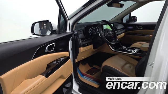 Kia Carnival 2022 — фото 9 из 20
