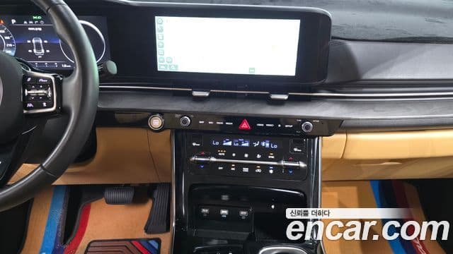 Kia Carnival 2022 — фото 12 из 20