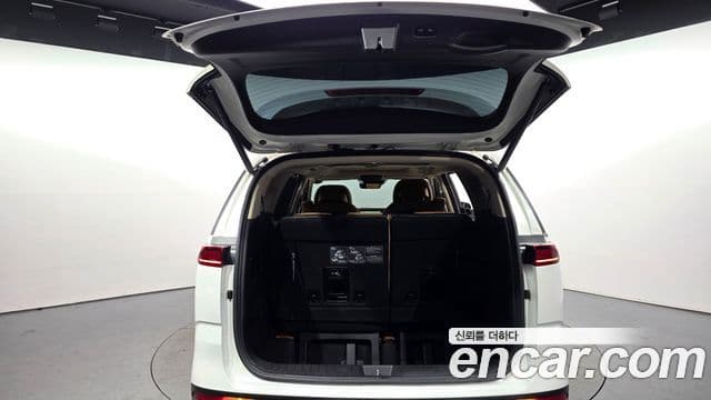 Kia Carnival 2022 — ფოტო 17/20