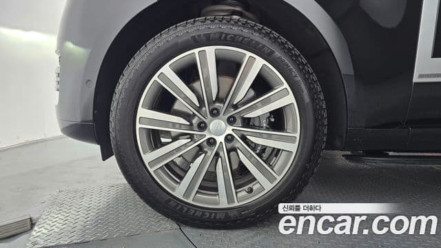 Land Rover Range Rover 2025 — Photo 30/41