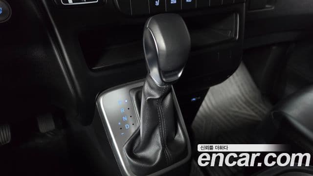 Hyundai Staria 2023 — Фото 9/20