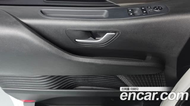Hyundai Staria 2023 — Photo 2/30