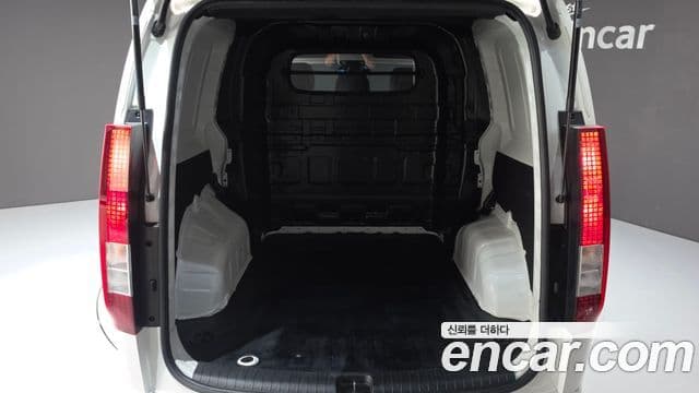 Hyundai Staria 2023 — Photo 26/30