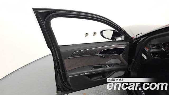 Audi A8 2023 — Photo 21/43