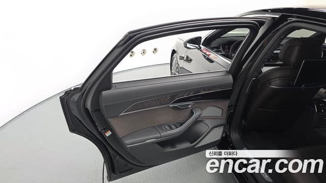 Audi A8 2023 — Photo 16/43