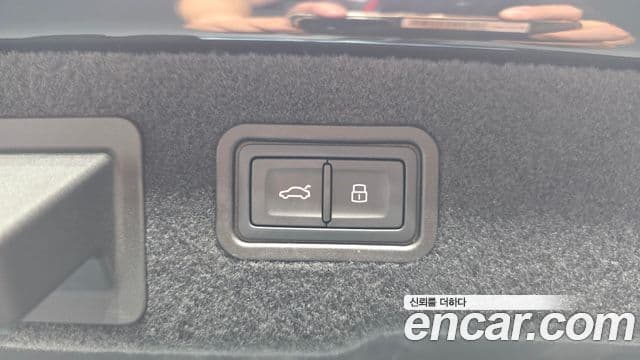 Audi A8 2023 — Photo 25/43