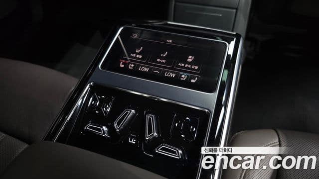 Audi A8 2023 — Photo 26/43