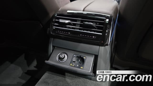 Audi A8 2023 — Photo 13/43