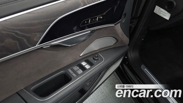 Audi A8 2023 — Photo 15/43