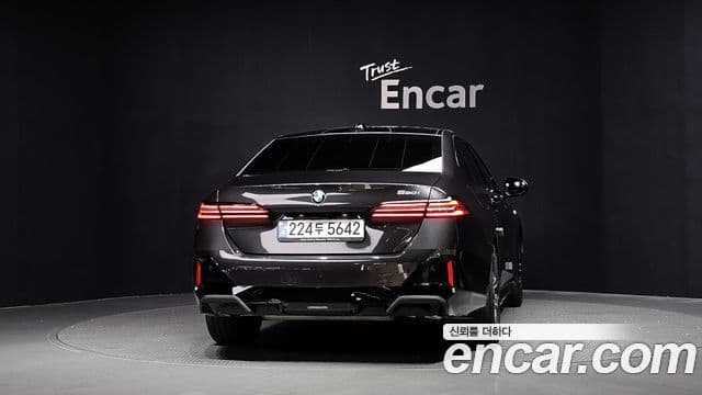 BMW 5 Series 2025 — ფოტო 4/20