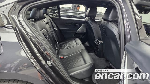 BMW 5 Series 2025 — ფოტო 12/20