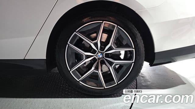 BMW 5 Series 2025 — Photo 13/37