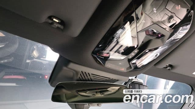 BMW 5 Series 2025 — Photo 34/37