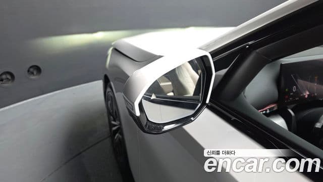 BMW 5 Series 2025 — Photo 24/37