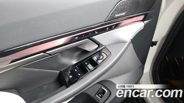 BMW 5 Series 2025 — Photo 3/37
