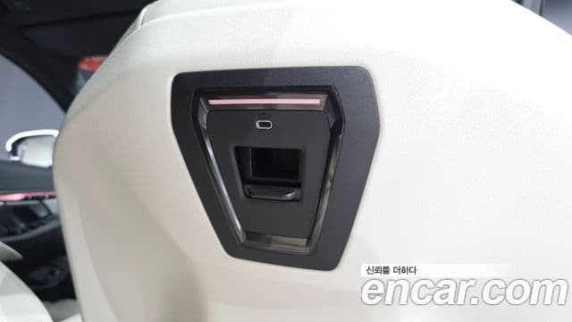 BMW 5 Series 2025 — Photo 11/37