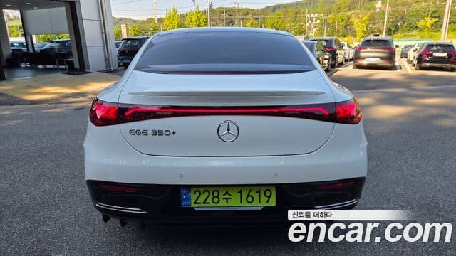 Mercedes-Benz EQE 2024 — ფოტო 13/16