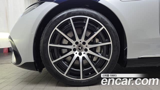 Mercedes-Benz EQS 2023 — Photo 24/36