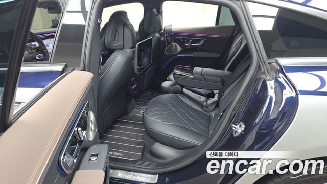 Mercedes-Benz EQS 2023 — Photo 27/36