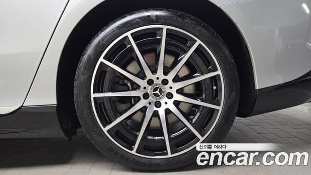 Mercedes-Benz EQS 2023 — Photo 5/36
